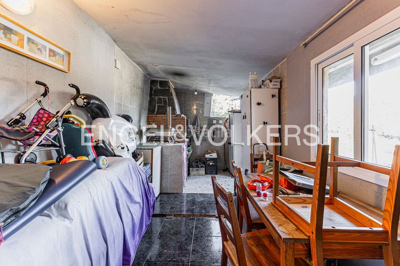 Foto 853c72a6-8d25-49fa-bcfb-757a92d87c42. Casa amb calefacció aparcament piscina a Torrelles de Llobregat