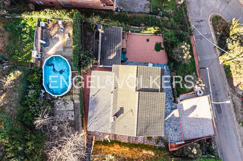 Foto ade4523e-d276-4ea8-8132-6ac991832c10. Casa amb calefacció aparcament piscina a Torrelles de Llobregat