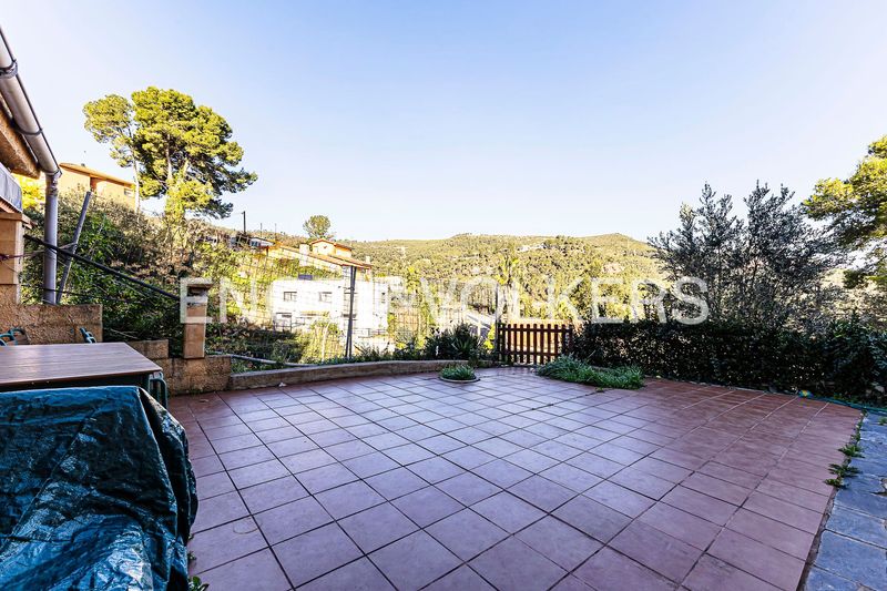 Foto b41124ec-9575-4c51-bb1c-74f9bf5d8c57. Casa amb calefacció aparcament piscina a Torrelles de Llobregat