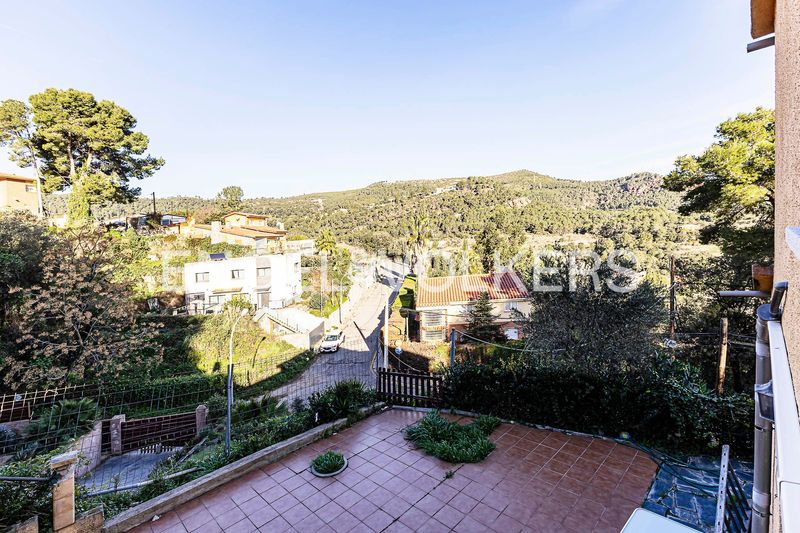 Foto bef467b0-d1e3-44b8-a1d2-47ee4cc57fa9. Casa amb calefacció aparcament piscina a Torrelles de Llobregat