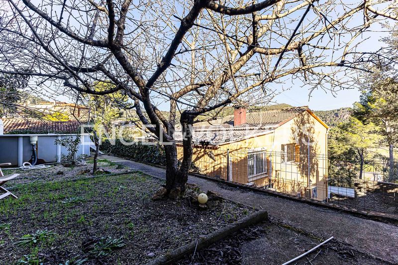 Foto c6013b7b-235c-4b39-bd15-c482d24dbb01. Casa amb calefacció aparcament piscina a Torrelles de Llobregat
