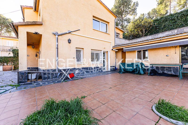 Foto d162e5f4-d892-45db-bb4c-8b9fec7677c8. Casa amb calefacció aparcament piscina a Torrelles de Llobregat
