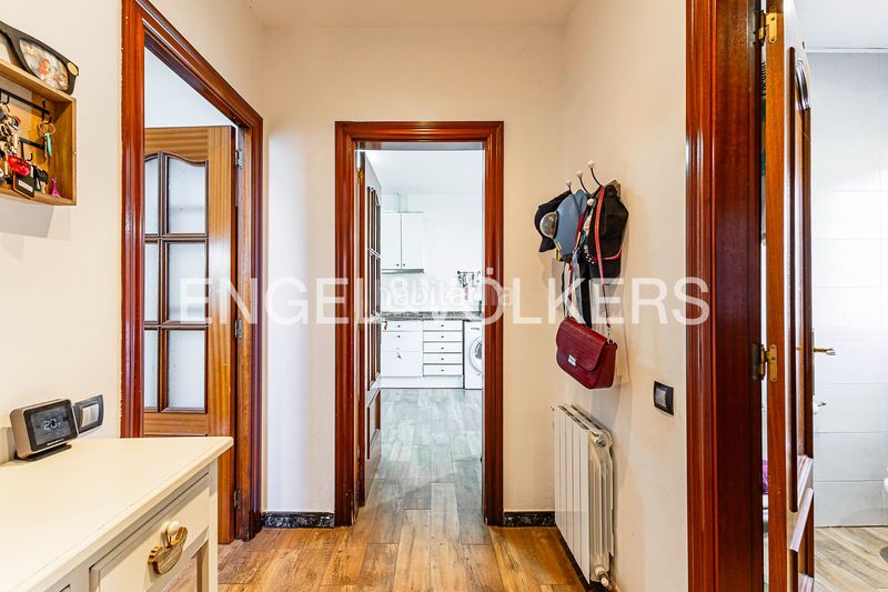 Foto ef1c5444-9d5d-4e06-9c6f-336c9cd35442. Casa amb calefacció aparcament piscina a Torrelles de Llobregat