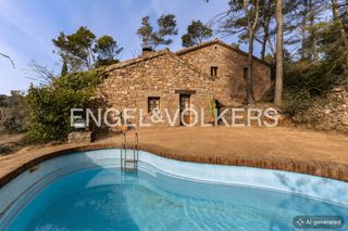 Casa adossada a El Racó-Sant Feliu del Racó. Encantadora casa de piedra con mucho encanto