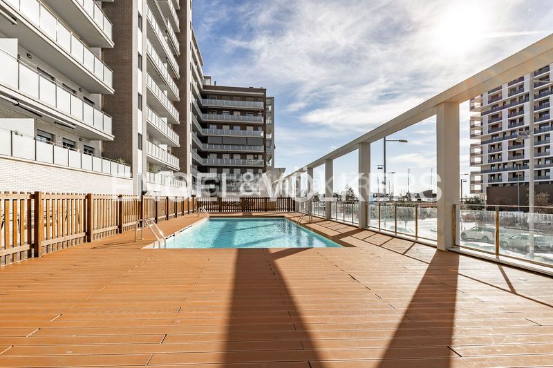 Foto 01a36f04-b7a0-468a-9c18-0ffb4bfe3f74. Pis amb calefacció aparcament piscina a Port Badalona