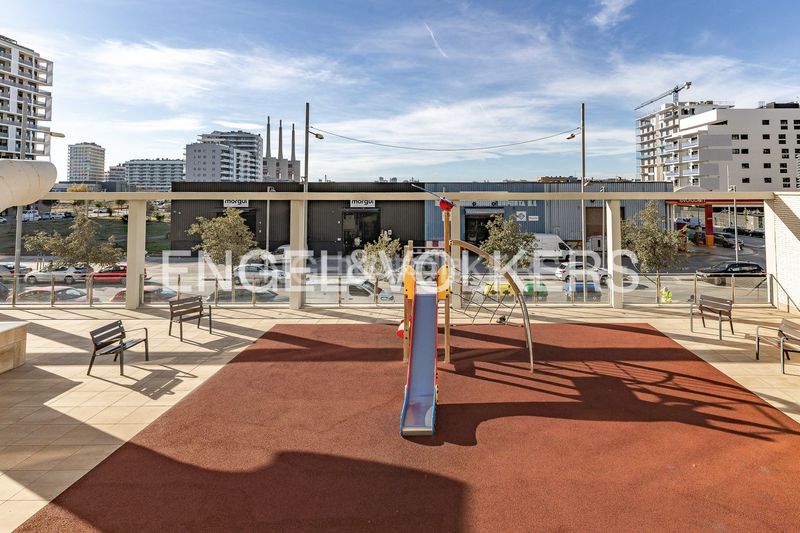 Foto e3e43196-c7ac-4a0b-b7dc-725059213451. Pis amb calefacció aparcament piscina a Port Badalona