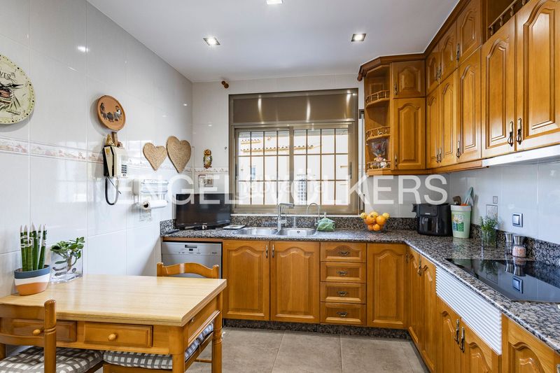 Foto ee38493f-d866-481a-9c52-001c07c440d0. Casa amb calefacció aparcament a Vallirana