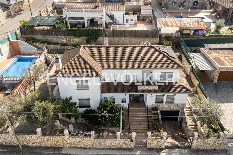 Foto b8bdcf03-8809-4576-af89-0055e9e335cb. Casa amb calefacció aparcament piscina a Mas Mora-Sant Daniel Tordera