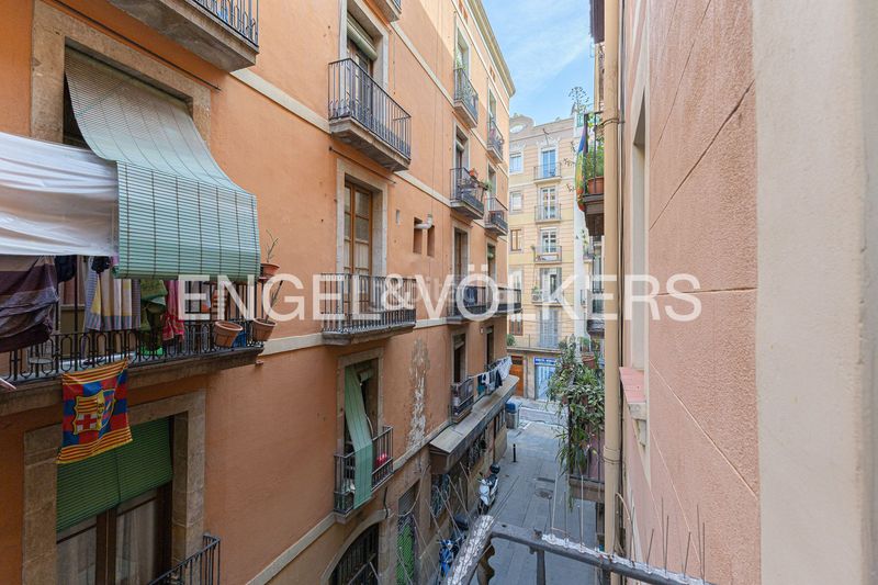 Foto f7560fb1-337b-4b62-9c66-8f100a857b2c. Pis amb calefacció a Raval Barcelona