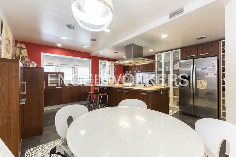 Foto 0e959dd0-a406-4cab-b476-f23923f7671f. Pis amb calefacció aparcament piscina a Finestrelles Esplugues de Llobregat