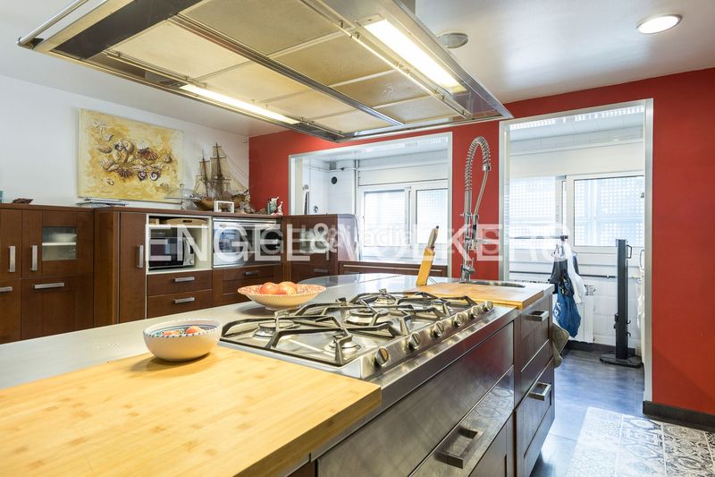 Foto 1243b2c8-a9b0-45a8-a45f-56b2d1a75168. Pis amb calefacció aparcament piscina a Finestrelles Esplugues de Llobregat