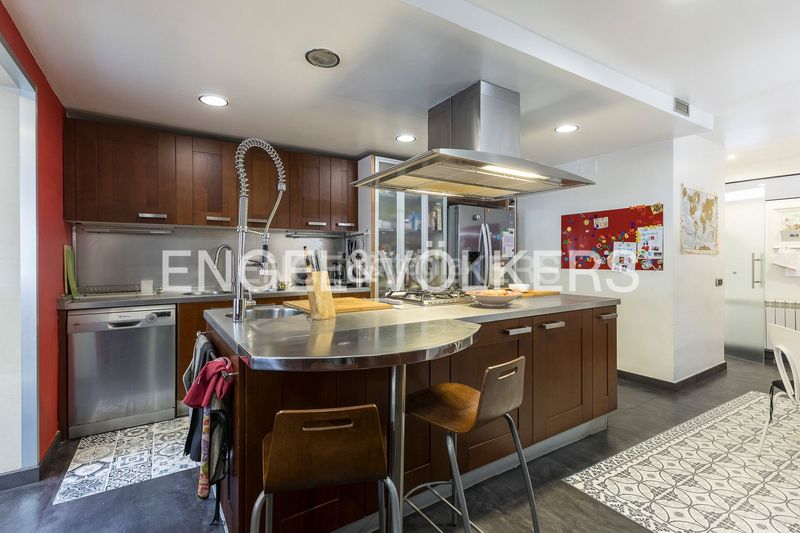 Foto 23acfbd7-600a-4510-a1d7-bcbc6c17fda6. Pis amb calefacció aparcament piscina a Finestrelles Esplugues de Llobregat