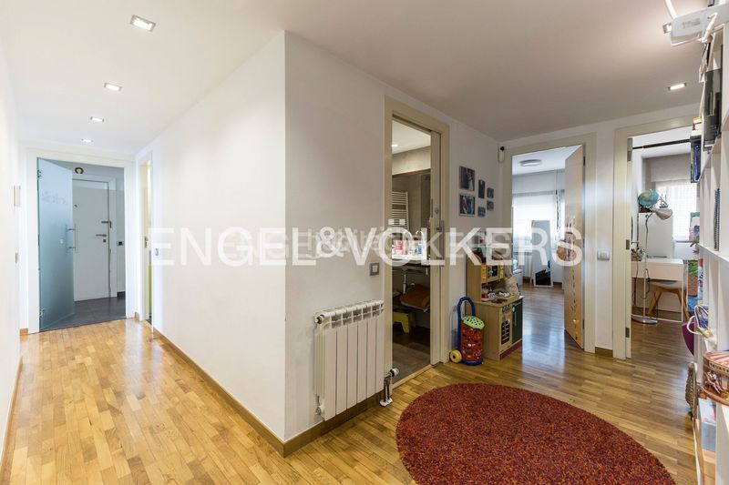 Foto 2f6addda-bd68-4a06-8d58-1d659697bb27. Pis amb calefacció aparcament piscina a Finestrelles Esplugues de Llobregat