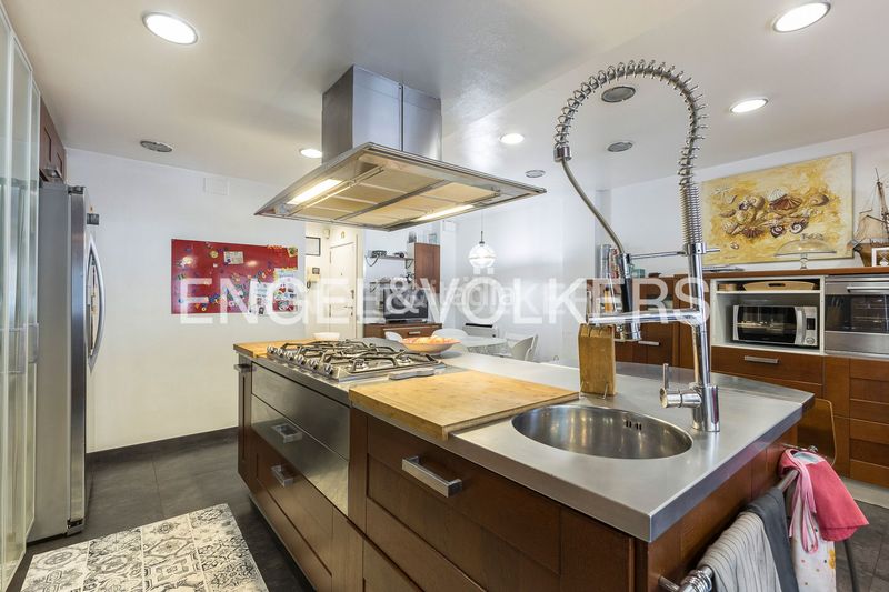 Foto 2f80e356-da38-4a02-970c-5896d69e2b02. Pis amb calefacció aparcament piscina a Finestrelles Esplugues de Llobregat