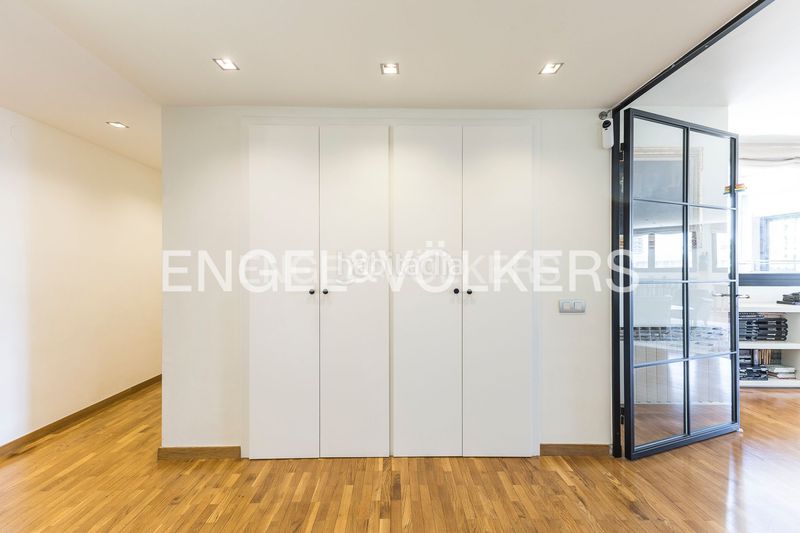 Foto 323d941f-d9fb-46c0-b9f5-a6e56019fdf9. Pis amb calefacció aparcament piscina a Finestrelles Esplugues de Llobregat