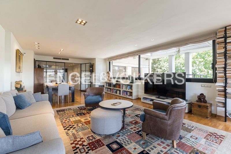 Foto 4edb3c2d-7cea-44b5-9c98-439c5e6e978c. Pis amb calefacció aparcament piscina a Finestrelles Esplugues de Llobregat