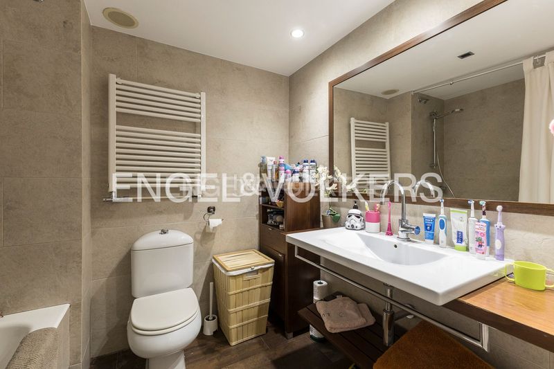 Foto 4f2acccf-a4d4-4320-9ad4-1e191d303330. Pis amb calefacció aparcament piscina a Finestrelles Esplugues de Llobregat