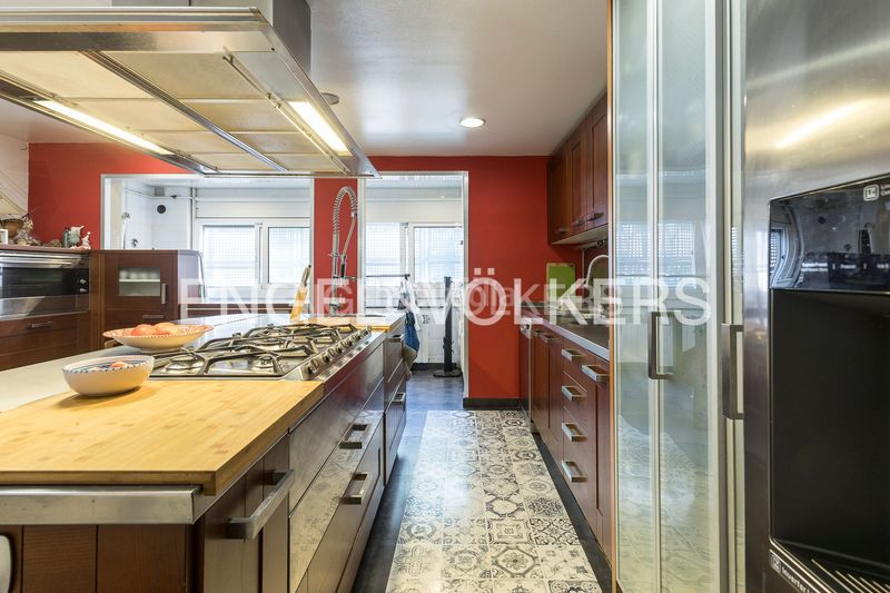 Foto 53eefa5a-9b33-44dc-8235-c4037dd79003. Pis amb calefacció aparcament piscina a Finestrelles Esplugues de Llobregat