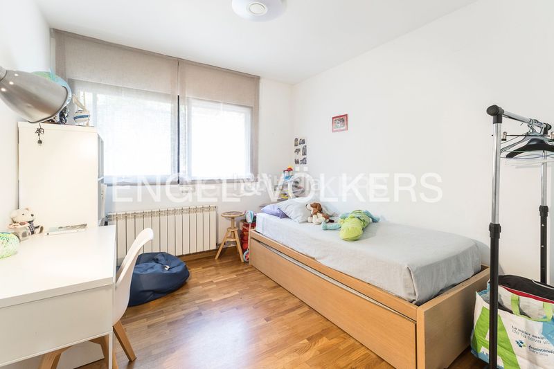 Foto 55582dd0-6d3b-4fb3-a3d4-e1771d5156c3. Pis amb calefacció aparcament piscina a Finestrelles Esplugues de Llobregat