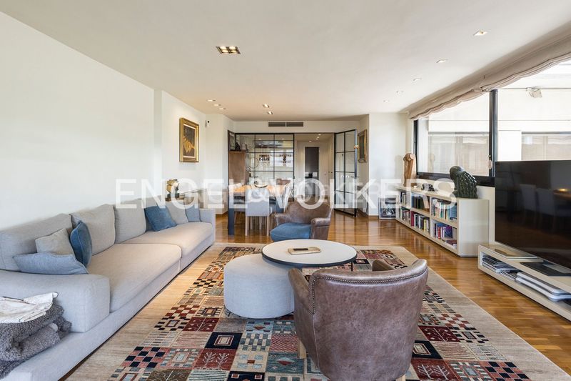 Foto 560b8bde-8d5f-4e54-8398-4ccf264464a5. Pis amb calefacció aparcament piscina a Finestrelles Esplugues de Llobregat