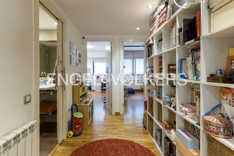 Foto 5fc8a67e-d29b-4557-b3a9-55de4e0e68e2. Pis amb calefacció aparcament piscina a Finestrelles Esplugues de Llobregat