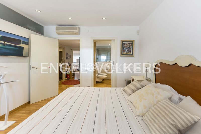 Foto 6e84407a-ad40-4038-bbfb-72aa508bf476. Pis amb calefacció aparcament piscina a Finestrelles Esplugues de Llobregat