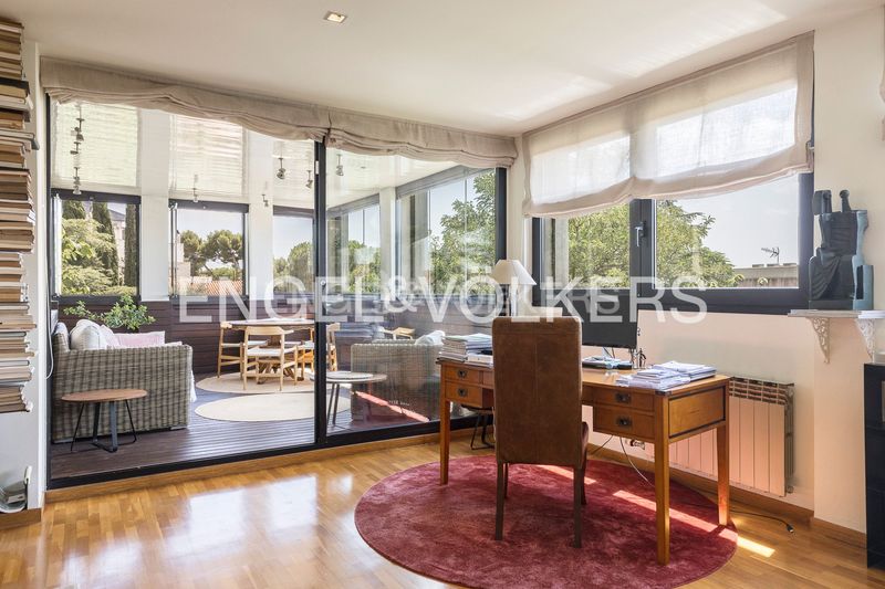 Foto 6f0d3452-e46f-4b30-9663-9086a491d66f. Pis amb calefacció aparcament piscina a Finestrelles Esplugues de Llobregat