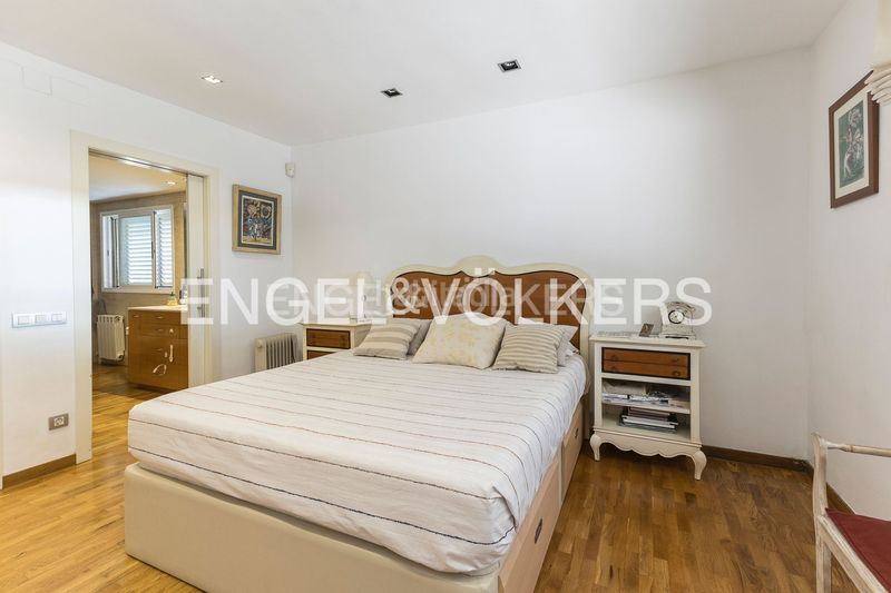 Foto 97a16094-c257-476a-93c2-8a8065fc7fe6. Pis amb calefacció aparcament piscina a Finestrelles Esplugues de Llobregat