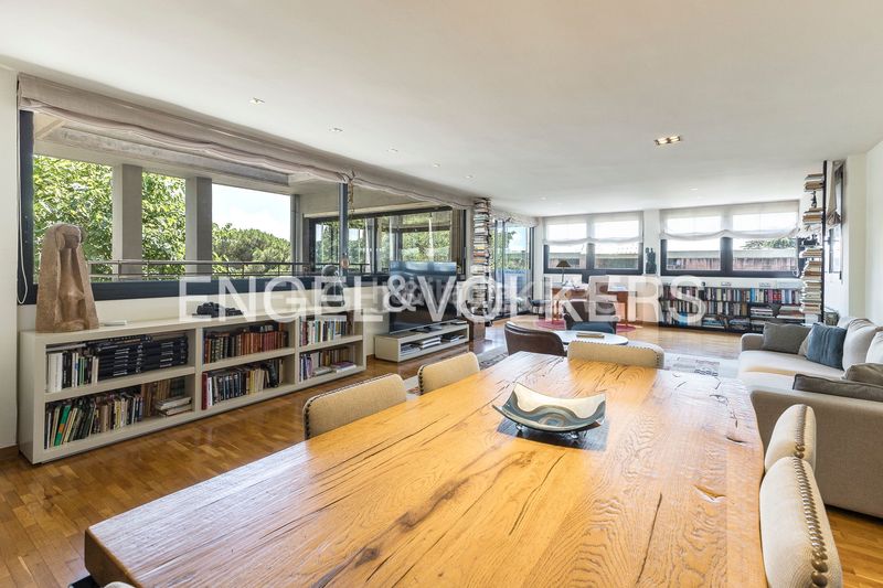 Foto ba0a7914-9ceb-4efd-a02e-381267b6b70f. Pis amb calefacció aparcament piscina a Finestrelles Esplugues de Llobregat