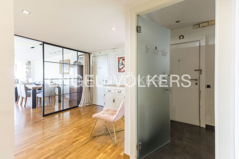 Foto c8e143b7-8033-47a9-aaf8-33d97a255d70. Pis amb calefacció aparcament piscina a Finestrelles Esplugues de Llobregat