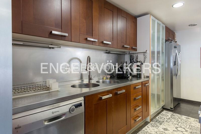 Foto e6422b7c-5715-41a2-b068-0916a3dc0db9. Pis amb calefacció aparcament piscina a Finestrelles Esplugues de Llobregat