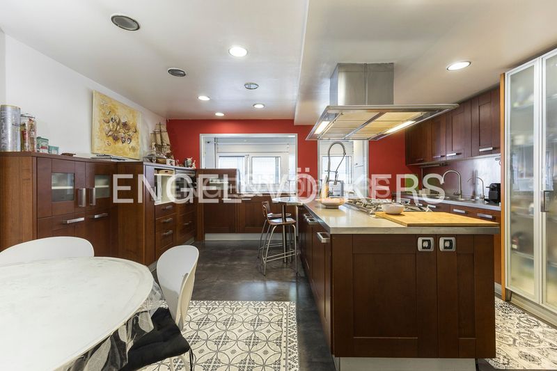 Foto ef7ff52b-89af-4624-a98f-c722c91092ce. Pis amb calefacció aparcament piscina a Finestrelles Esplugues de Llobregat