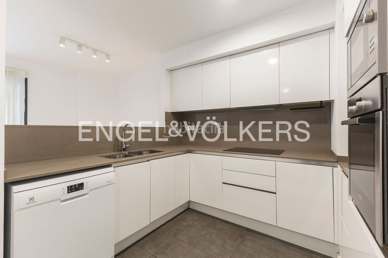 Foto 0b771f51-4472-4cea-83dc-2597f9795ed8. Apartament amb calefacció a Putget - Farró Barcelona