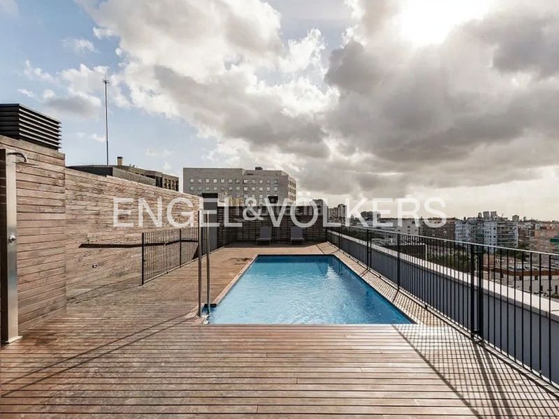 Foto 30b4f5ac-0f09-41ef-a18d-f1c23aa1d393. Àtic amb calefacció aparcament piscina a Barri de les Corts Barcelona