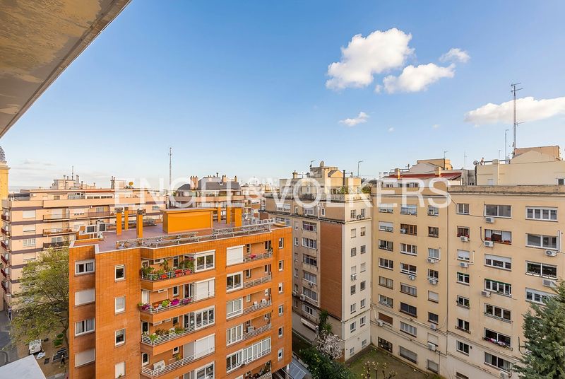 Foto 514bb3a6-e67a-462e-8726-82f89d4e77e4. Àtic amb calefacció aparcament piscina a Barri de les Corts Barcelona