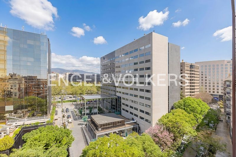 Foto 5d1f4538-87d0-4fe4-b03e-b231d8429699. Àtic amb calefacció aparcament piscina a Barri de les Corts Barcelona