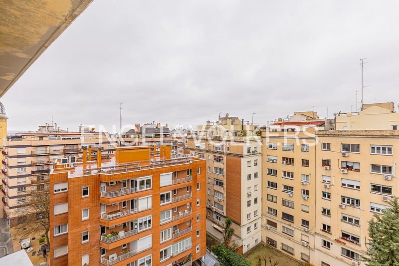 Foto d56228b1-ad93-4441-be5f-b3f3fe7b7cb2. Àtic amb calefacció aparcament piscina a Barri de les Corts Barcelona