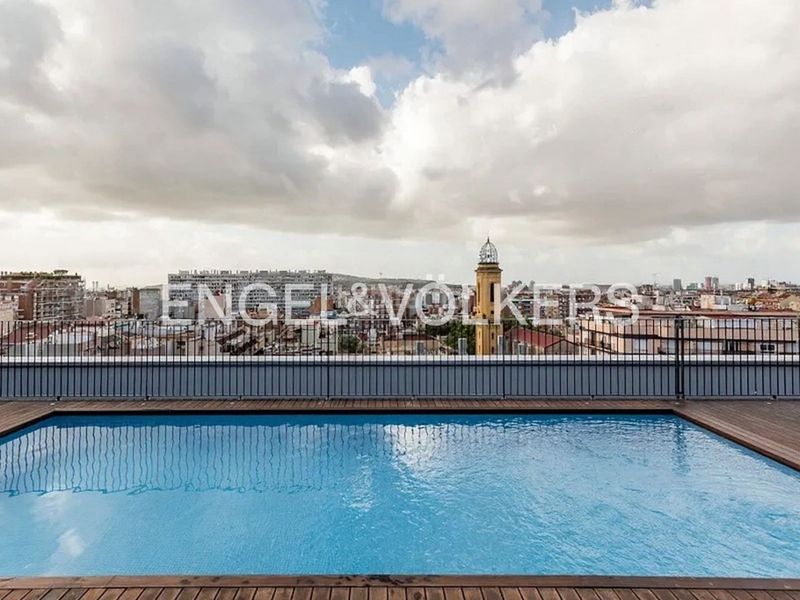 Foto d89e91d3-4f56-4909-8c3f-58f7129b2192. Àtic amb calefacció aparcament piscina a Barri de les Corts Barcelona
