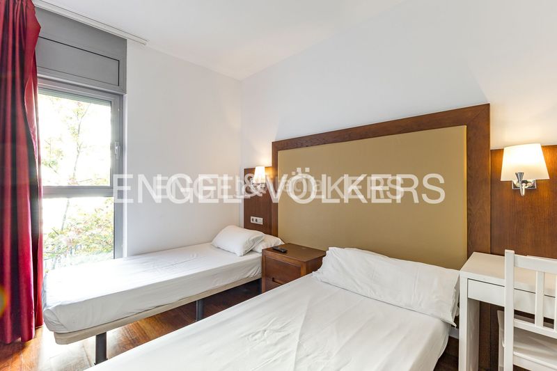 Foto ae7618c1-493d-4b19-86f5-ace19f1a7889. Pis amb calefacció aparcament a Sagrada Família Barcelona