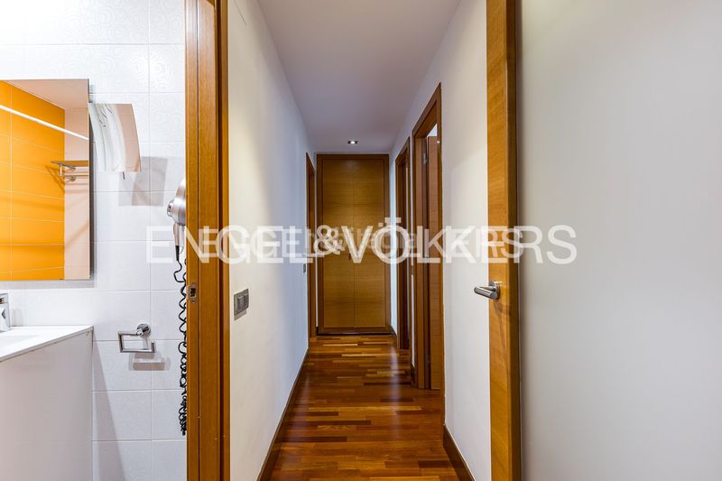 Foto f7ed2933-8f08-4e79-85d4-b7a58d51459c. Pis amb calefacció aparcament a Sagrada Família Barcelona