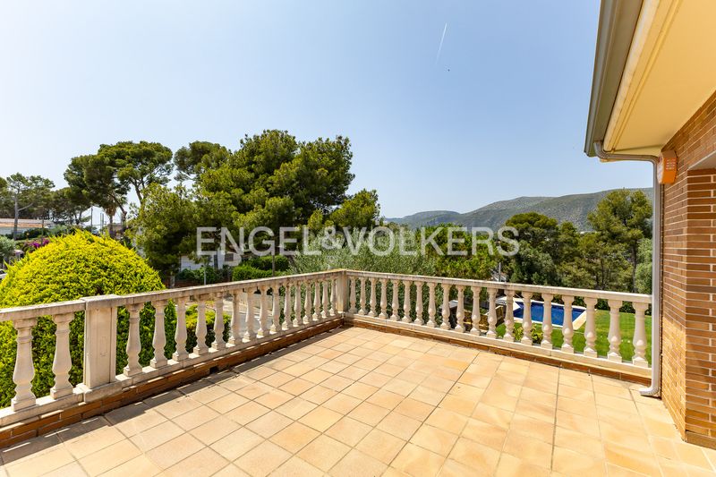 Foto a87183cd-f398-49d7-aa53-7c4ab4c4099c. Casa amb calefacció aparcament a Bellamar Castelldefels