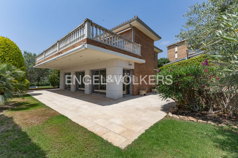 Foto bfb8def3-0962-47ed-985c-05648a367d86. Casa amb calefacció aparcament a Bellamar Castelldefels