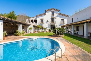 Haus in Mas Mora-Sant Daniel. Oportunidad masiá histórica a 10 minutos de la playa. con licenc