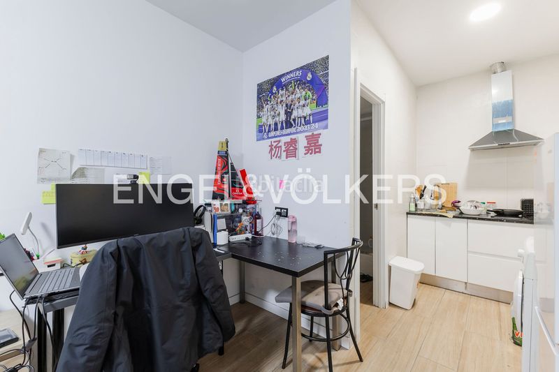 Foto c7d4bd0f-bd9b-45e0-bd1d-a1b72dd9708d. Casa amb calefacció a Hostafrancs Barcelona