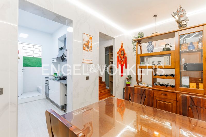 Foto ebcd47bb-dbcd-4b00-a2d1-6949459214f8. Casa amb calefacció a Hostafrancs Barcelona