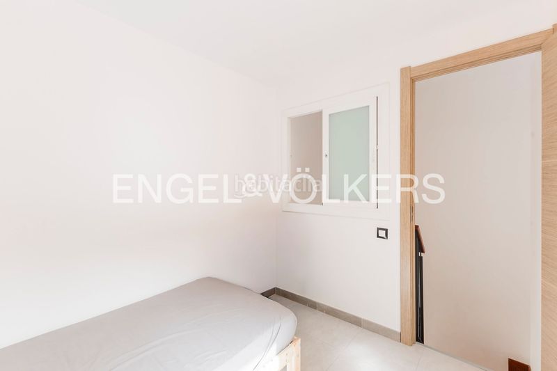Foto f8b26742-9d24-451f-b075-7e1235f8f52a. Casa amb calefacció a Hostafrancs Barcelona