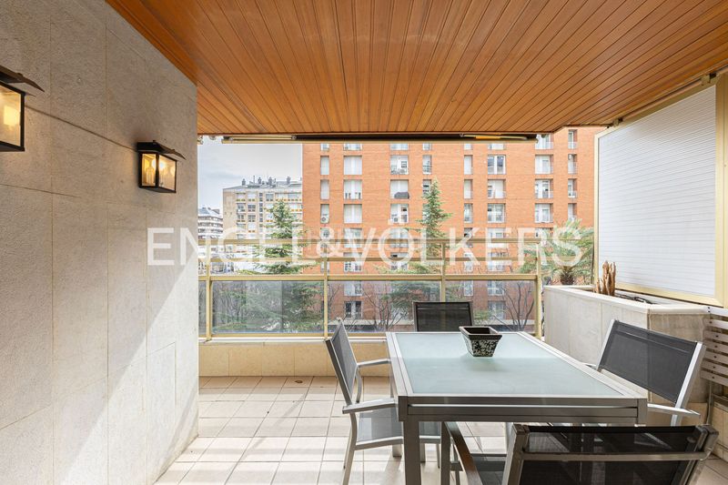 Foto 097773dd-2434-4980-b5bb-0e18cd070ffe. Pis amb calefacció aparcament piscina a Pedralbes Barcelona