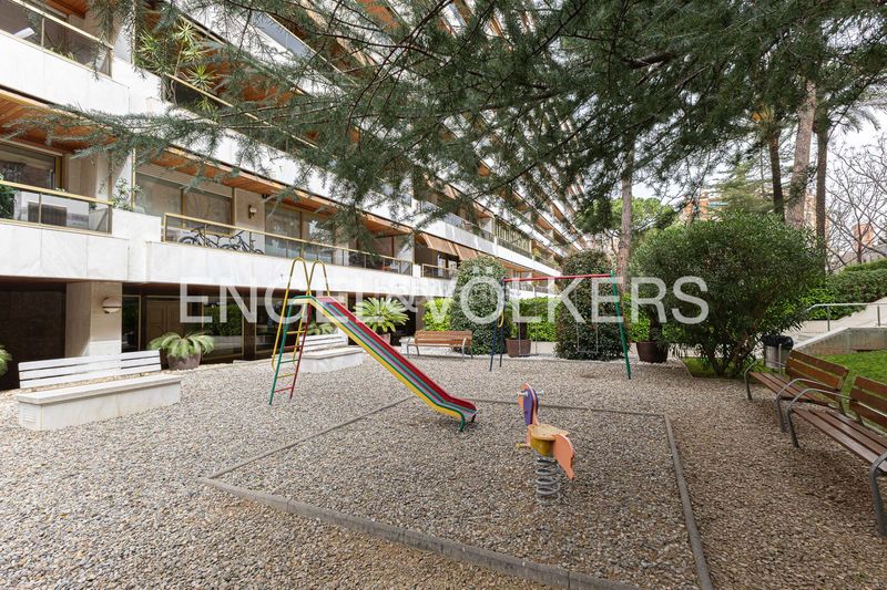 Foto 1eb259b9-d7cb-45c9-8f07-264953e3db00. Pis amb calefacció aparcament piscina a Pedralbes Barcelona