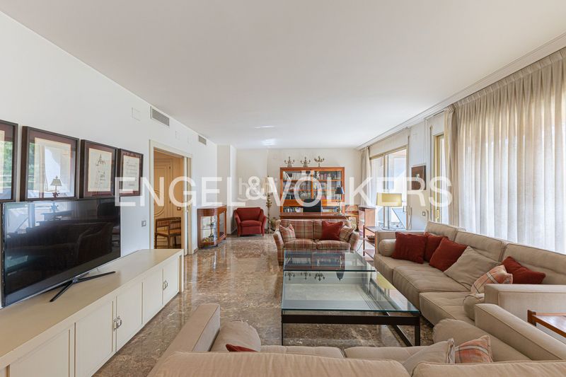 Foto 468cd99a-638d-47a8-81d6-60bd6e070457. Pis amb calefacció aparcament piscina a Pedralbes Barcelona