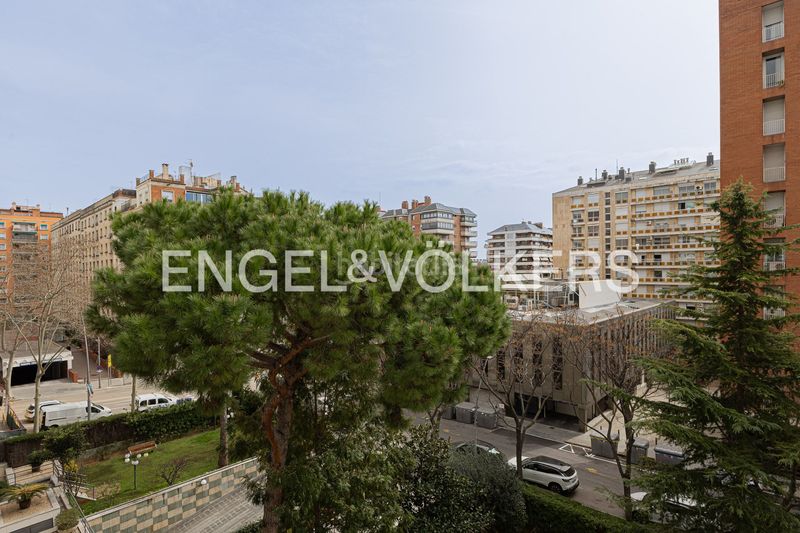 Foto 4dd61a4a-1140-4345-8252-ea65db38ef8e. Pis amb calefacció aparcament piscina a Pedralbes Barcelona